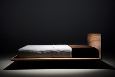 orig. SLIM Design postele jednoduchý a moderní z masivu ušlechtilá elegantní klasika